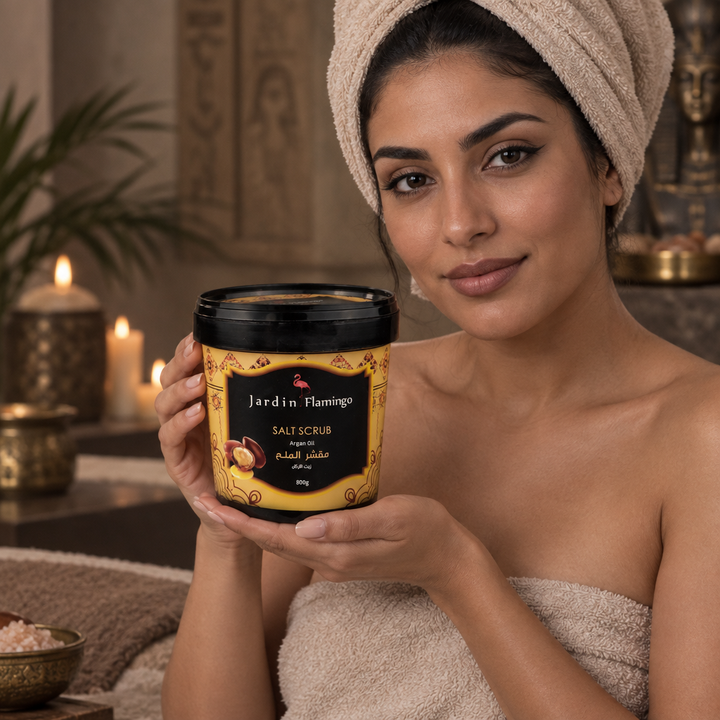 Model holding Jardin Flamingo Argan salt scrub