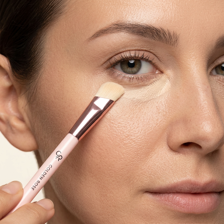 Golden Rose angled brush in use | استخدام فرشة جولدن روز المائلة
